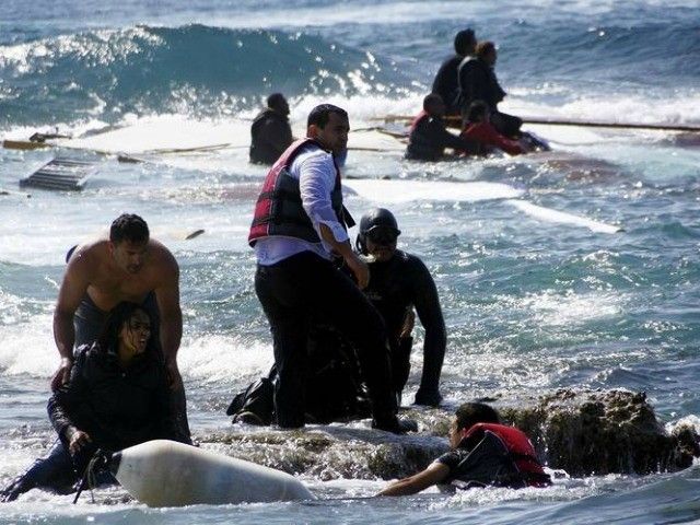  photo sinking-migrants_zpstqu7ktws.jpg