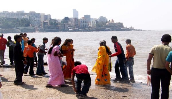 Mumbai-beach_zpsa97a347f.jpg