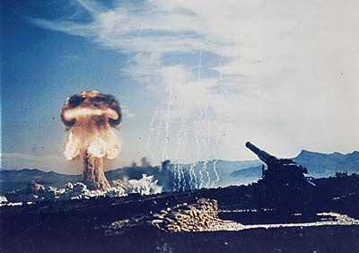 http://i45.photobucket.com/albums/f66/gabrielmartine/nuclear-bomb-test.jpg