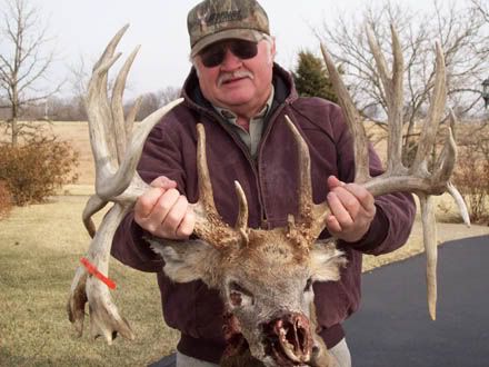 big-illinois-buck-found-dead-05.jpg