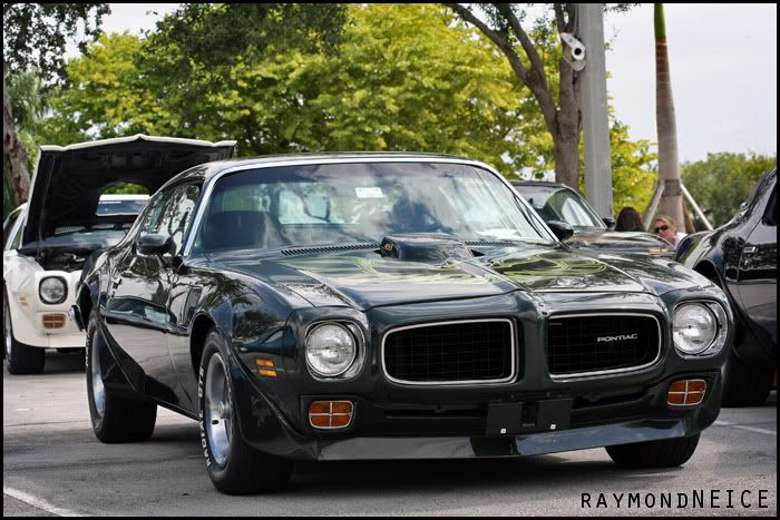 IMAGE: http://i45.photobucket.com/albums/f72/toyoMR2X/2008-10-19%20pontiacs/002.jpg