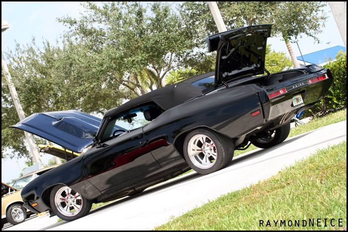 IMAGE: http://i45.photobucket.com/albums/f72/toyoMR2X/2008-10-19%20pontiacs/005.jpg