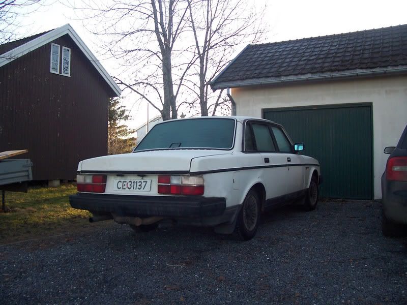 Volvo240.jpg