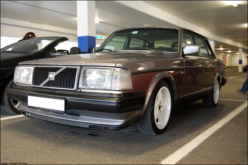 Volvo240GL-1.jpg