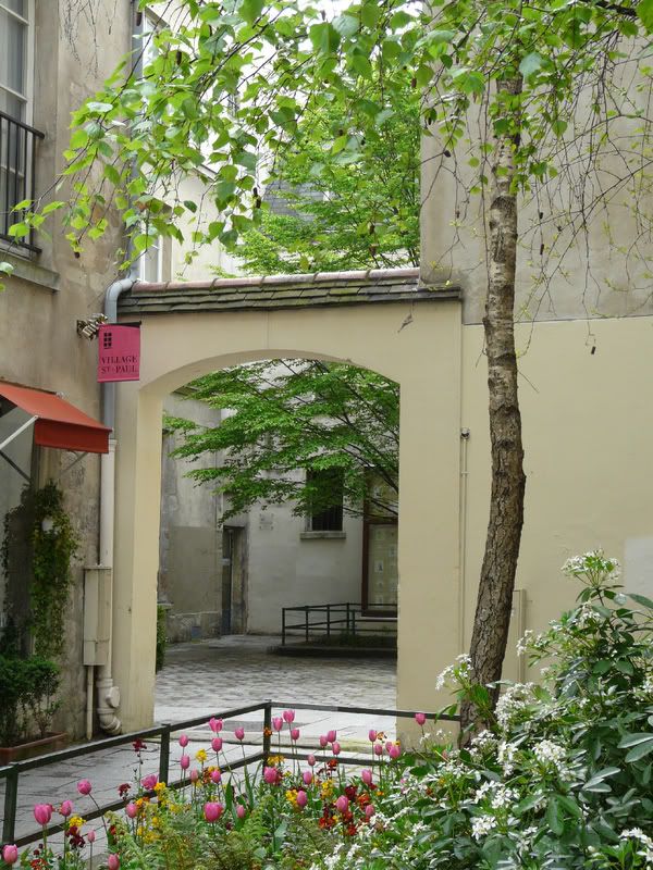 cliquez sur l'image --> village St Paul