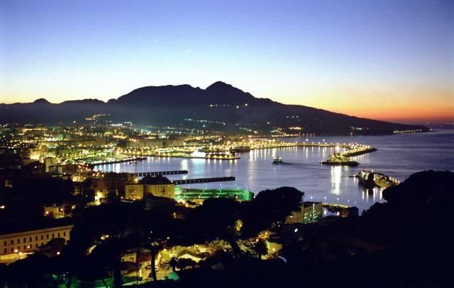 Vista nocturna de la Ciudad Autónoma de Ceuta