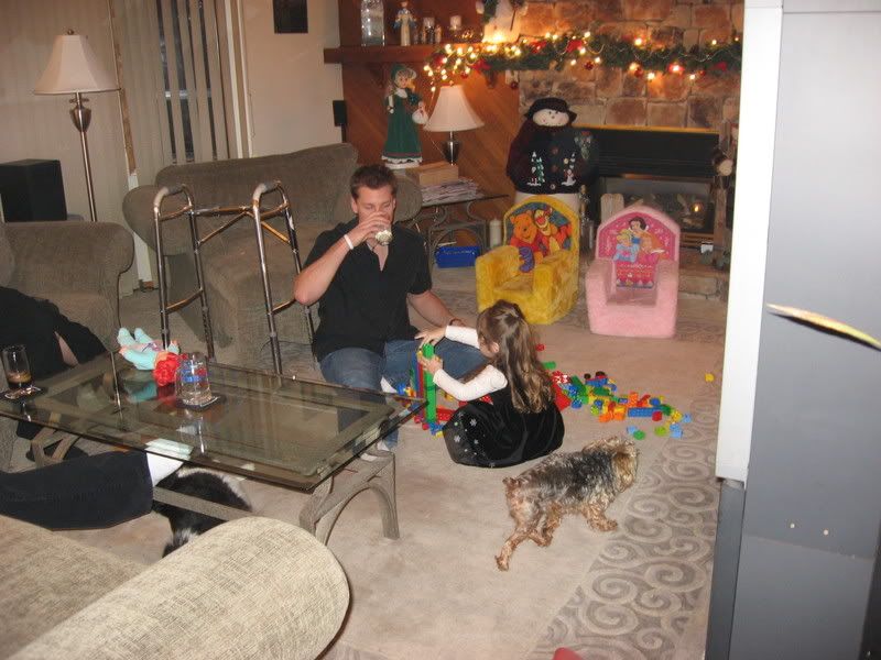 IMAGE: http://i45.photobucket.com/albums/f96/Desiree_Leigh/canon%20a540/newcam010.jpg